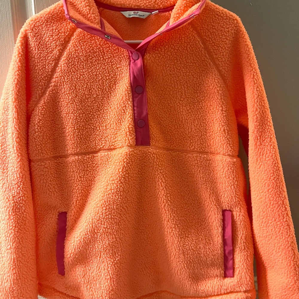 Vineyard vines fuzzy pullover, size small